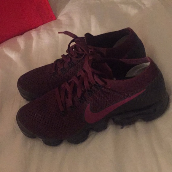 nike vapormax womens burgundy